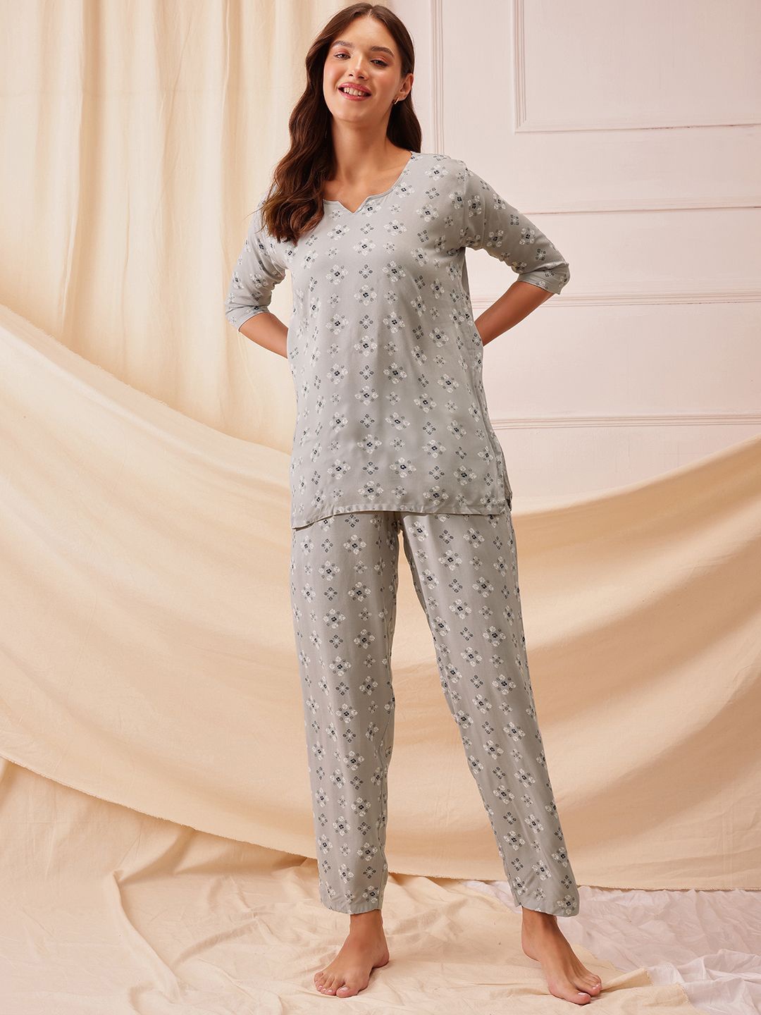 

Clovia Women Printed Night suit, Grey