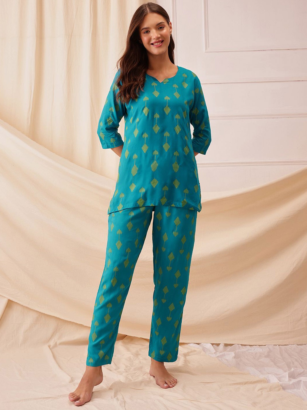 

Clovia Women Printed Night suit, Turquoise blue