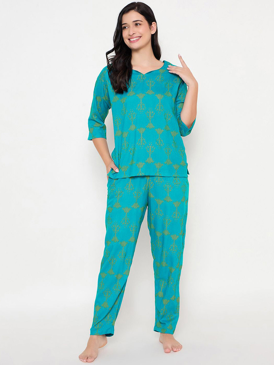 

Clovia Women Geometric Printed Night suit, Turquoise blue