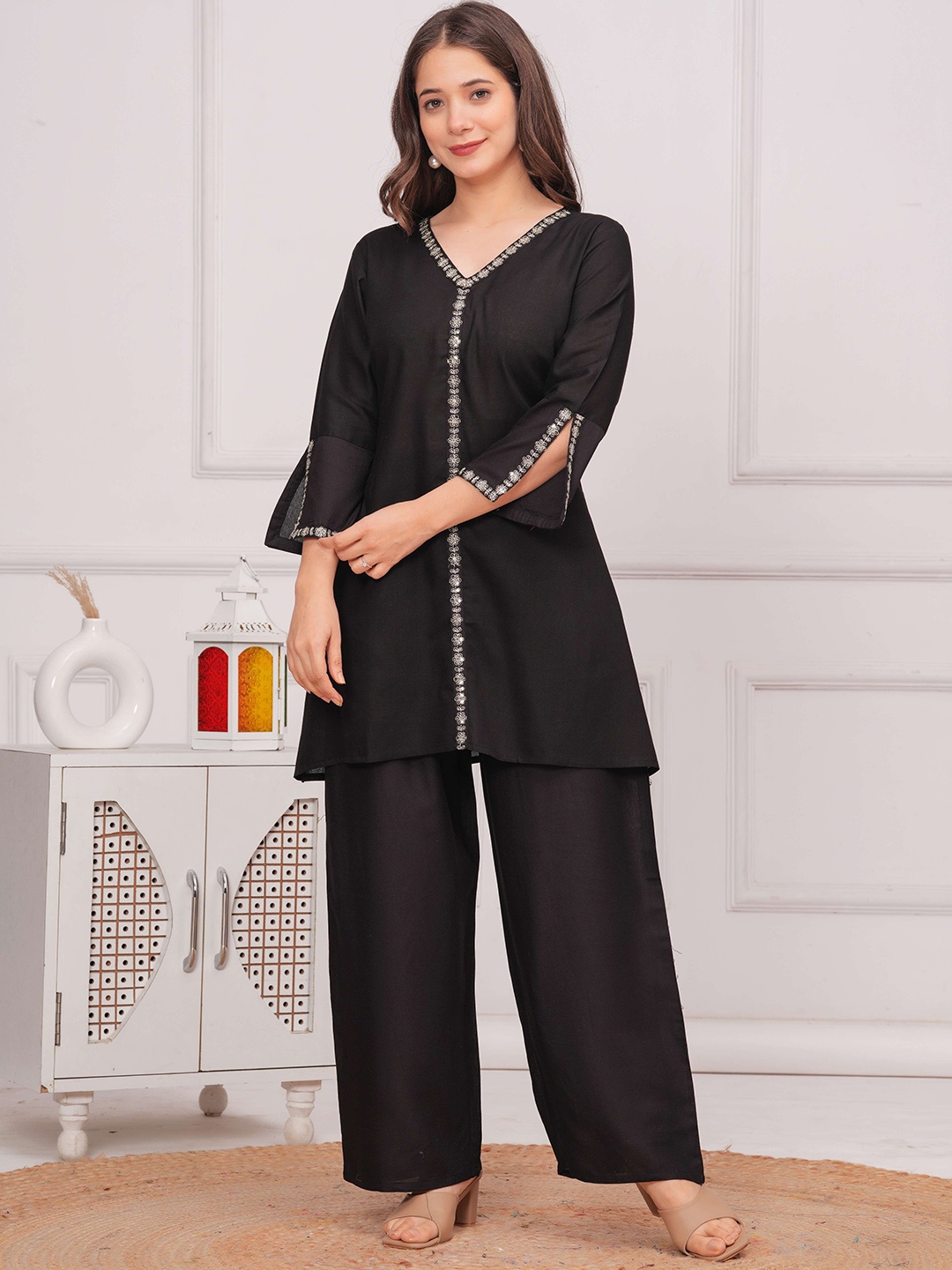 

FCV Floral Embroidered A-Line V-Neck Kurta with Palazzos, Black