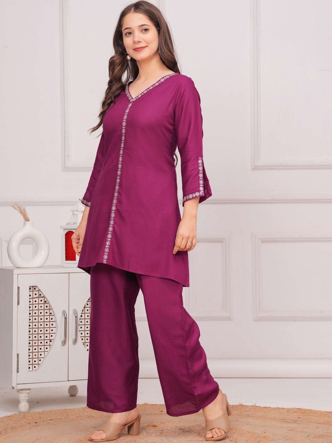 

FCV Floral Embroidered A-Line V-Neck Kurta with Palazzos, Purple