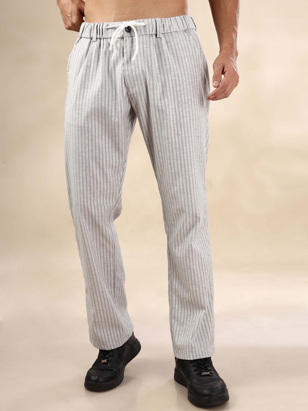 

HERE&NOW Men Striped Loose Fit Trousers, Grey