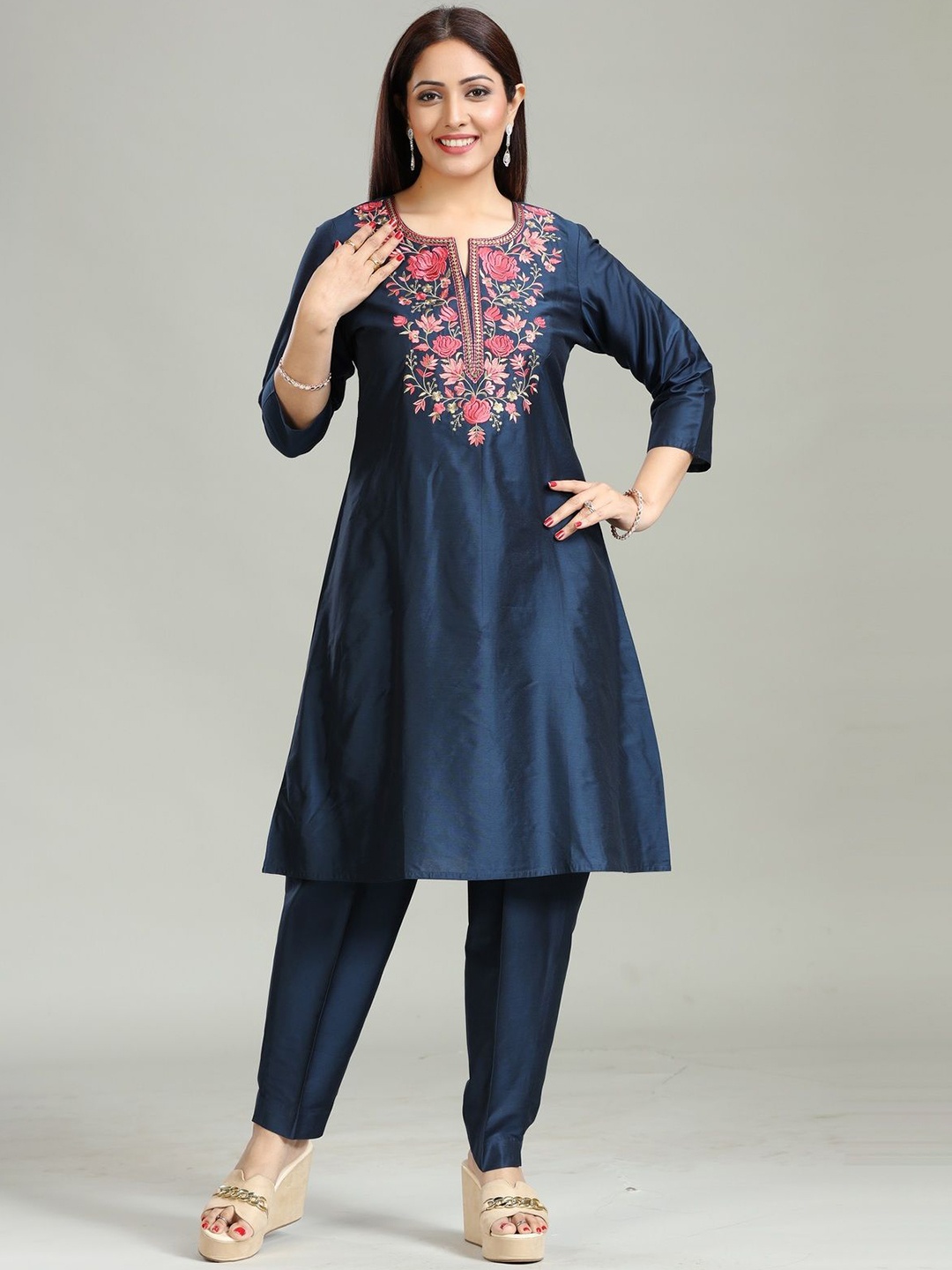 

COTTON CULTURE Floral Embroidered Notch Neck Thread Work Kurta With Trouser, Navy blue