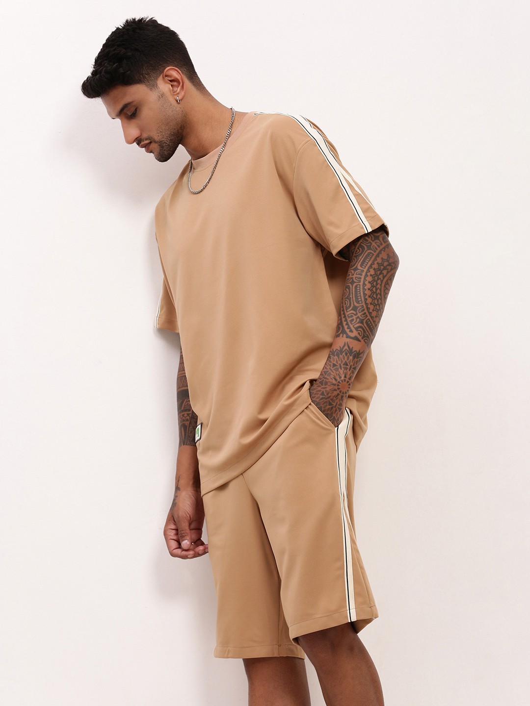 

SHOWOFF Striped Round Neck Short Sleeves T-Shirt With Shorts, Brown