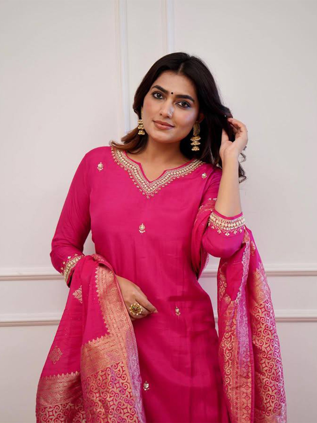 

KOTRONS Ethnic Motifs Beads And Stones Chanderi Silk Kurta With Trouser & Dupatta, Pink