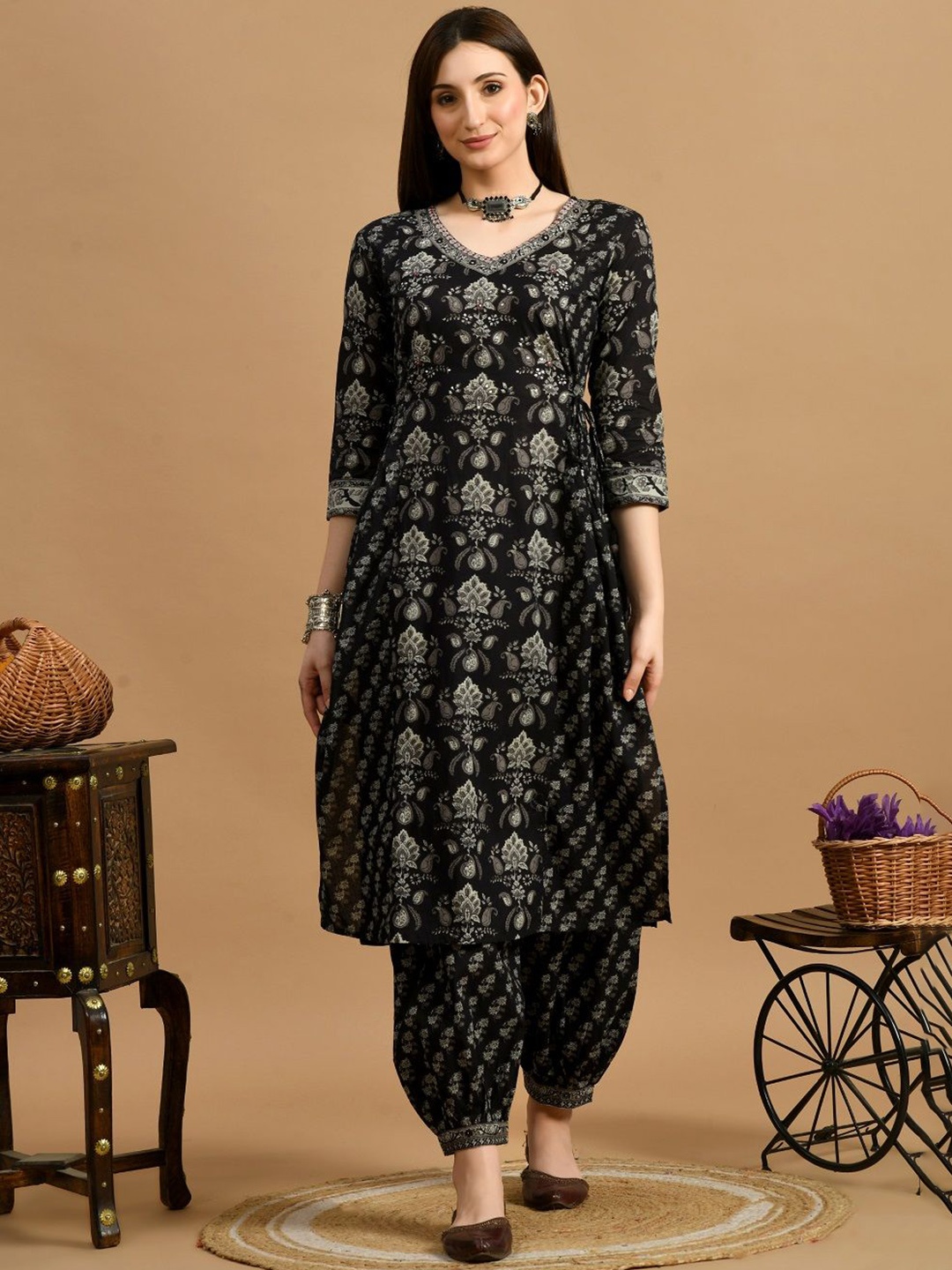 

VINDYAVASINI Floral Printed V-Neck Pure Cotton Straight Kurta With Salwar & Dupatta, Black