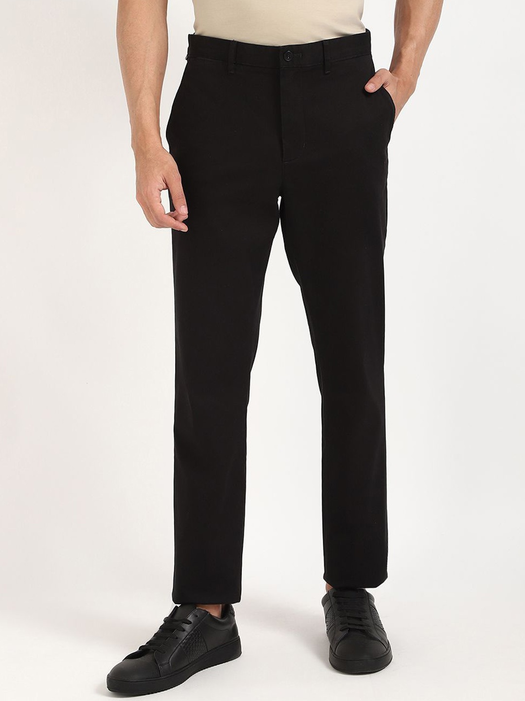 

Tommy Hilfiger Men Cotton Straight Fit Chinos Trousers, Black
