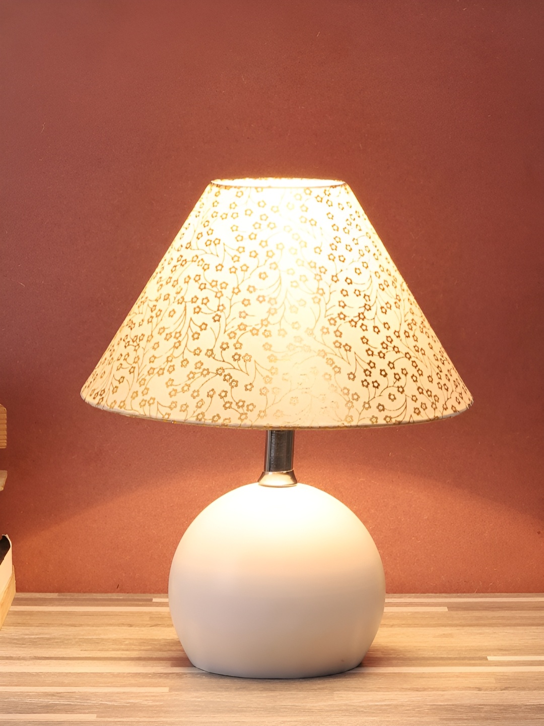 

BrightDaisy Gold-Toned & White Floral Printed Metal Frusturical Shaped Table Lamp