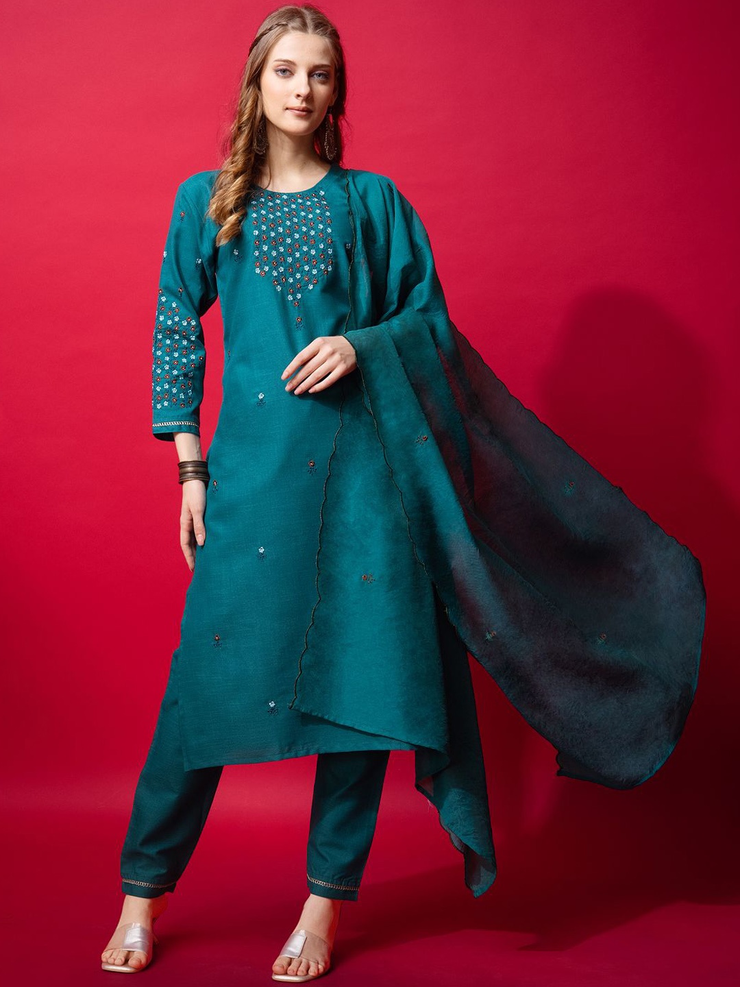 

ARADHNA Embroidered Thread Work Straight Kurta With Trouser And Dupatta, Green