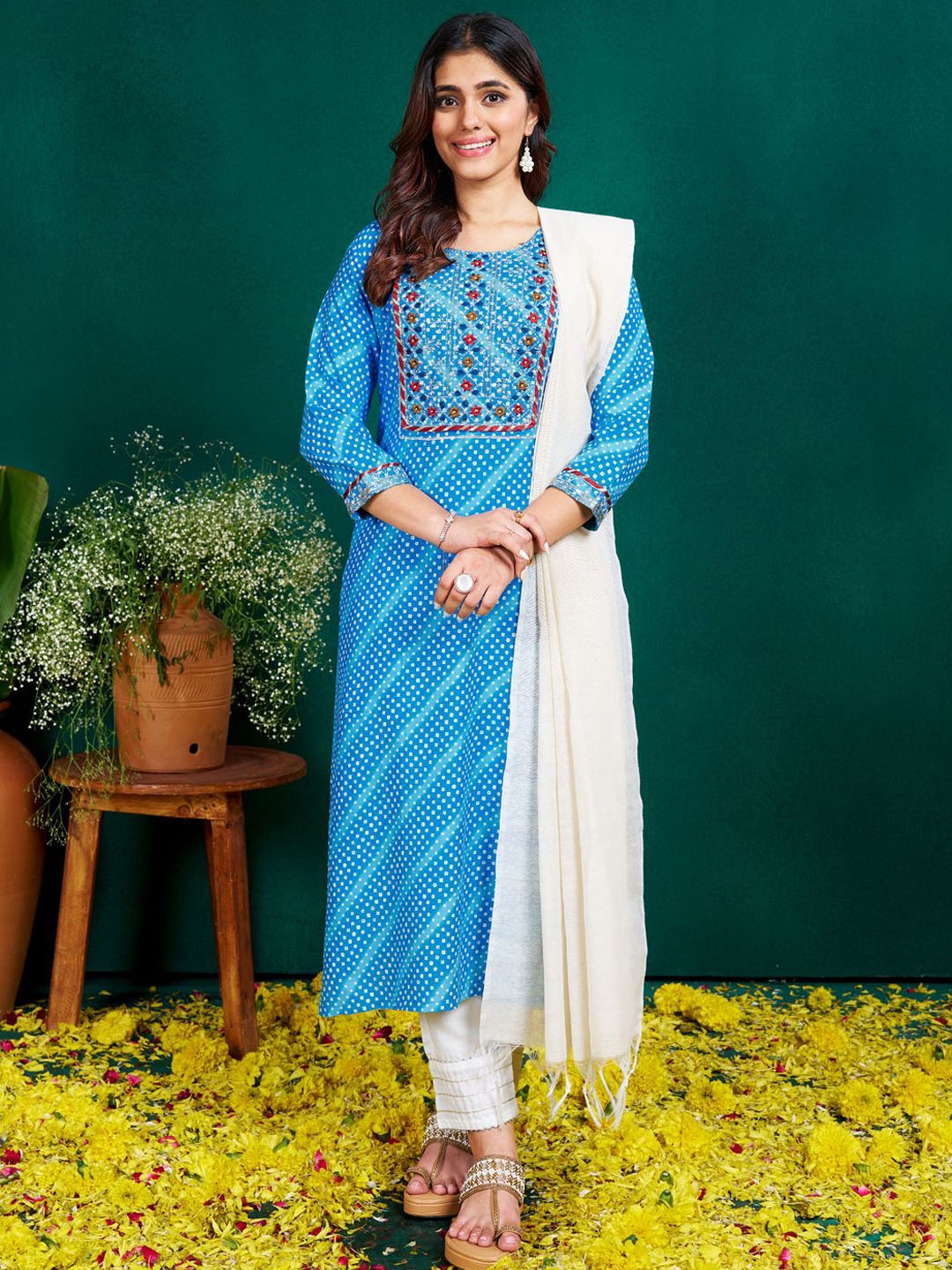 

ARADHNA Bandhani Sequinned Embroidered Straight Kurta With Trousers & Dupatta, Blue