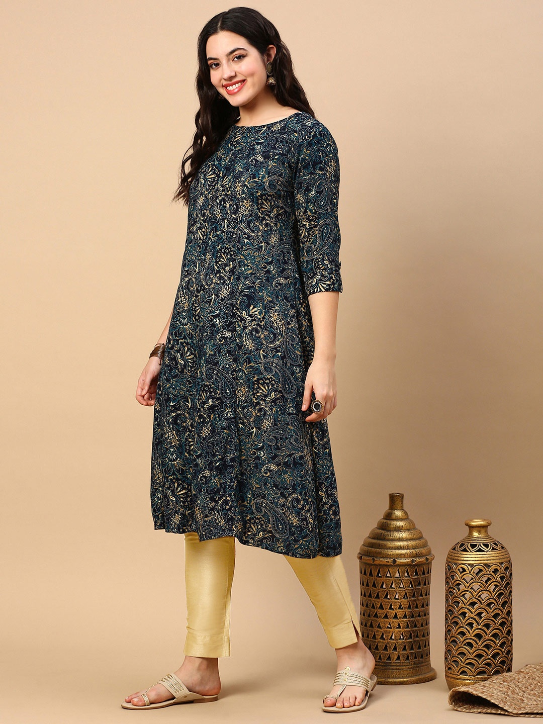 

SHOWOFF Floral Printed Round Neck A-Line Kurta, Navy blue