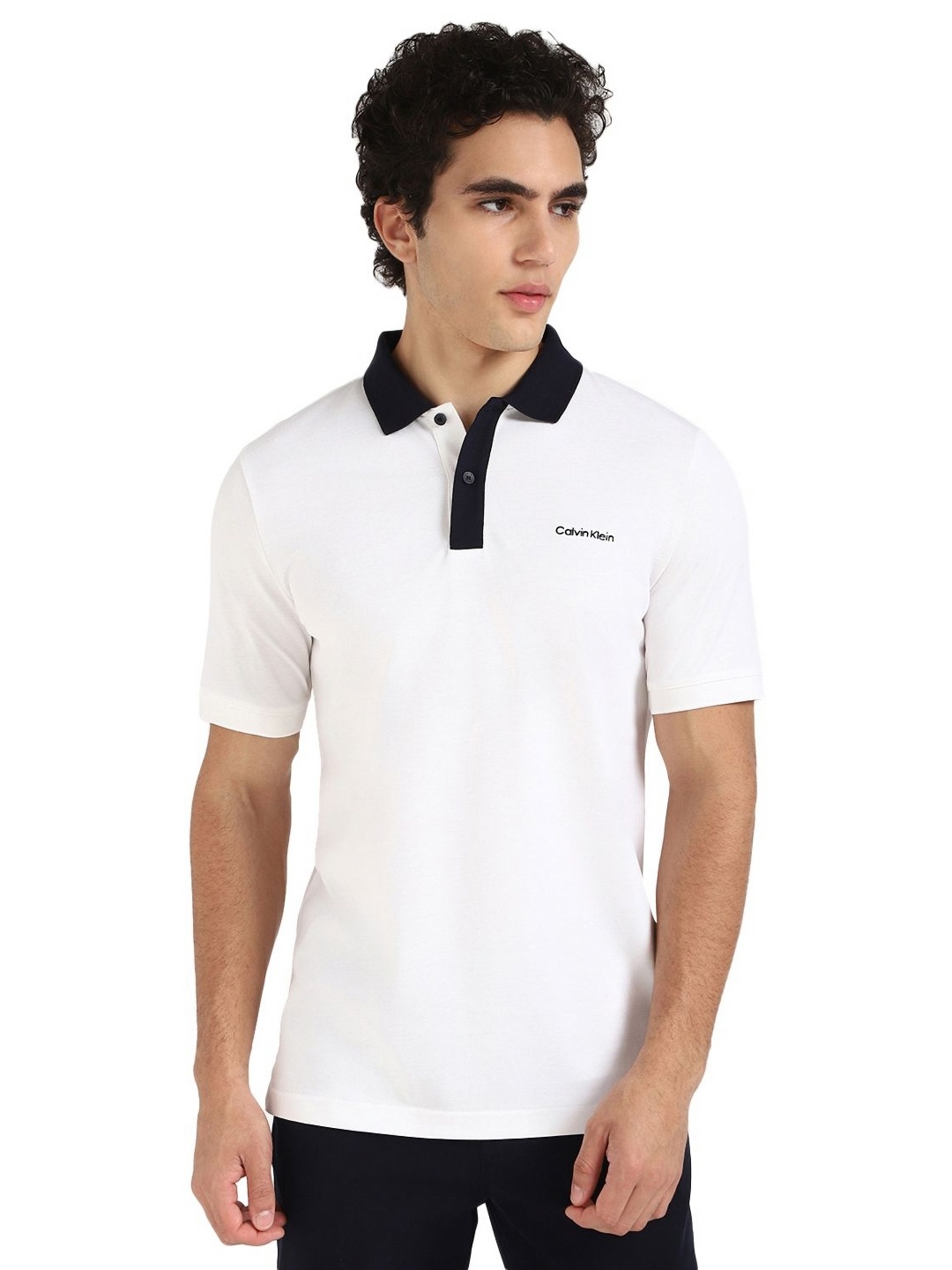 

Calvin Klein Jeans Men Solid Round Neck Cotton Slim Fit T-shirt, White