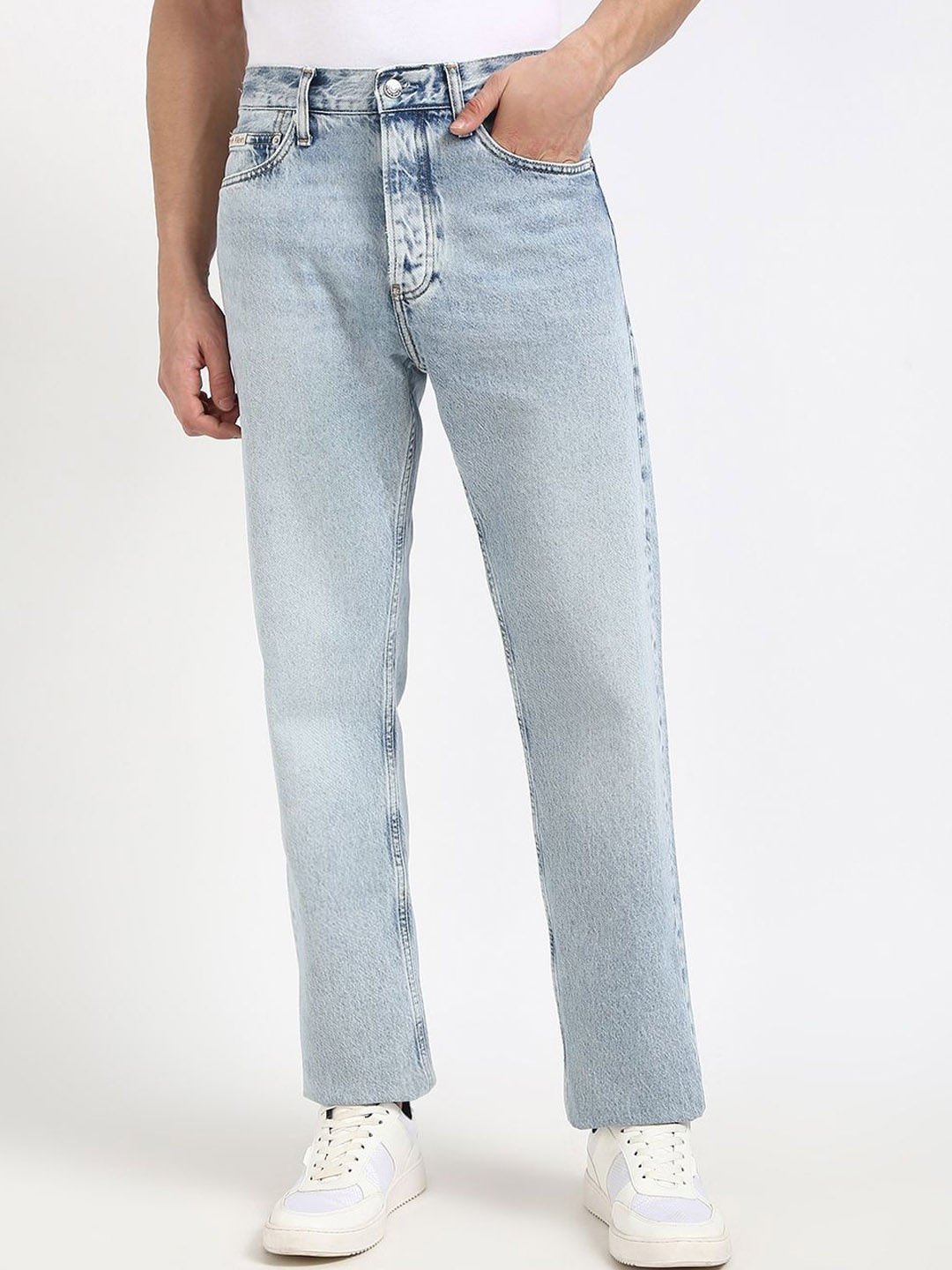 

Calvin Klein Jeans Men Straight Fit Heavy Fade Mid-Rise Jeans, Blue