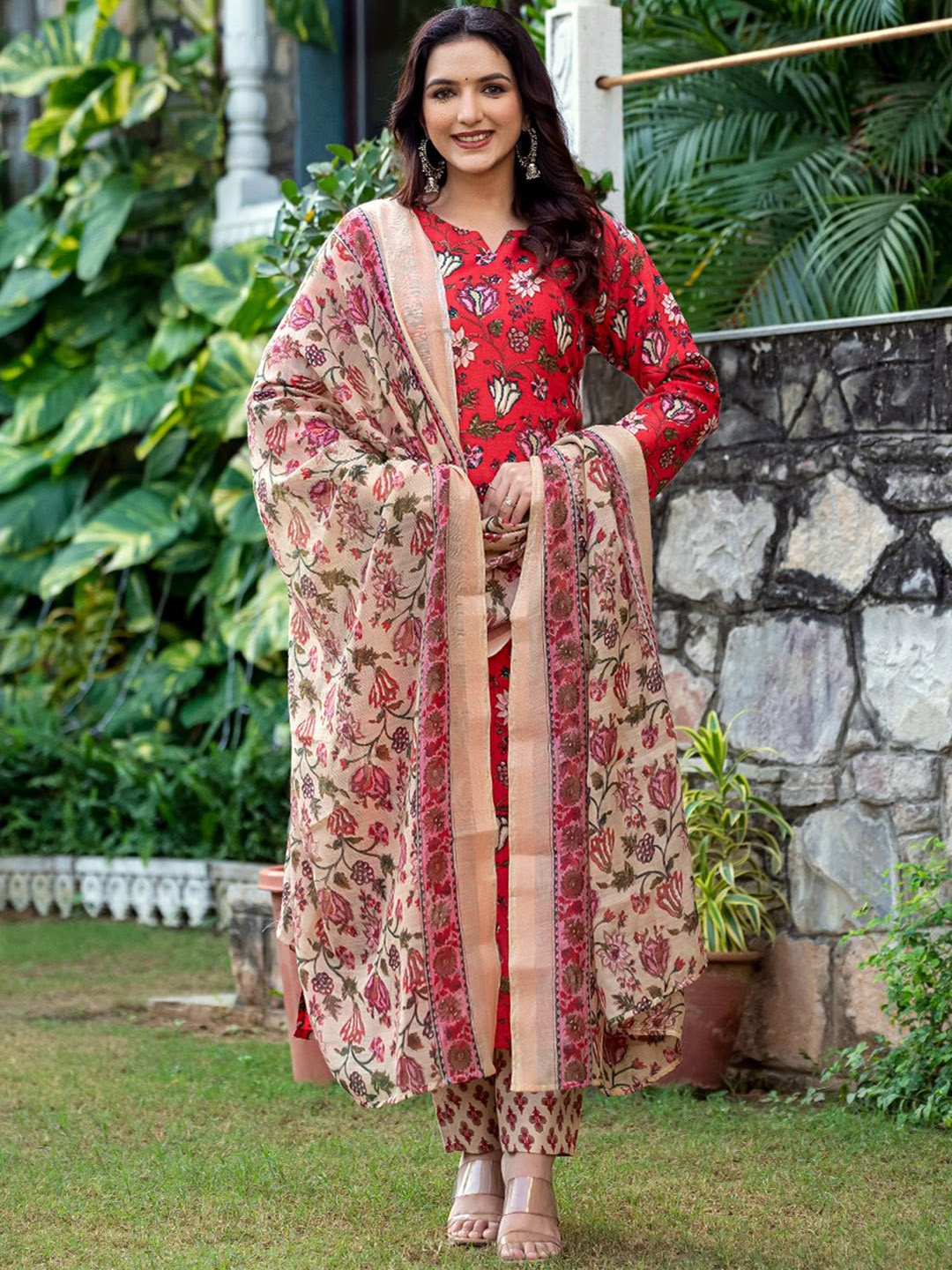 

ARADHNA Ethnic Motifs Printed Notch-Neck Kurta With Trouser & Dupatta, Red