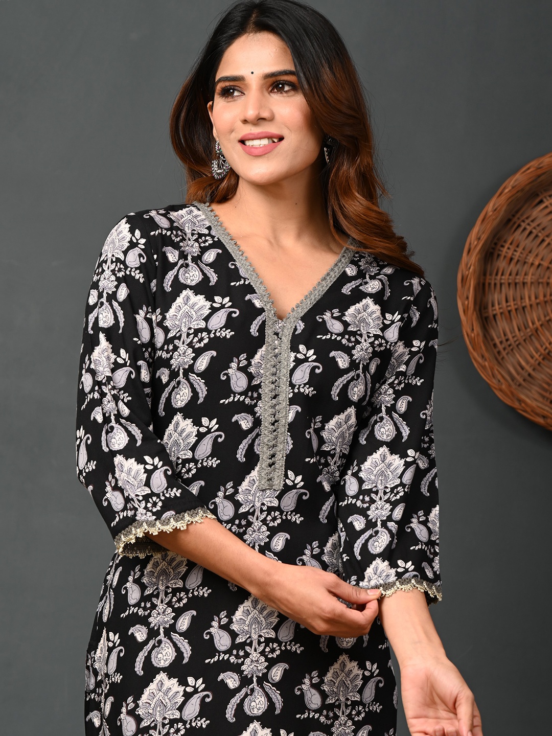 

Rimeline Floral Printed V-Neck Straight Kurta, Black