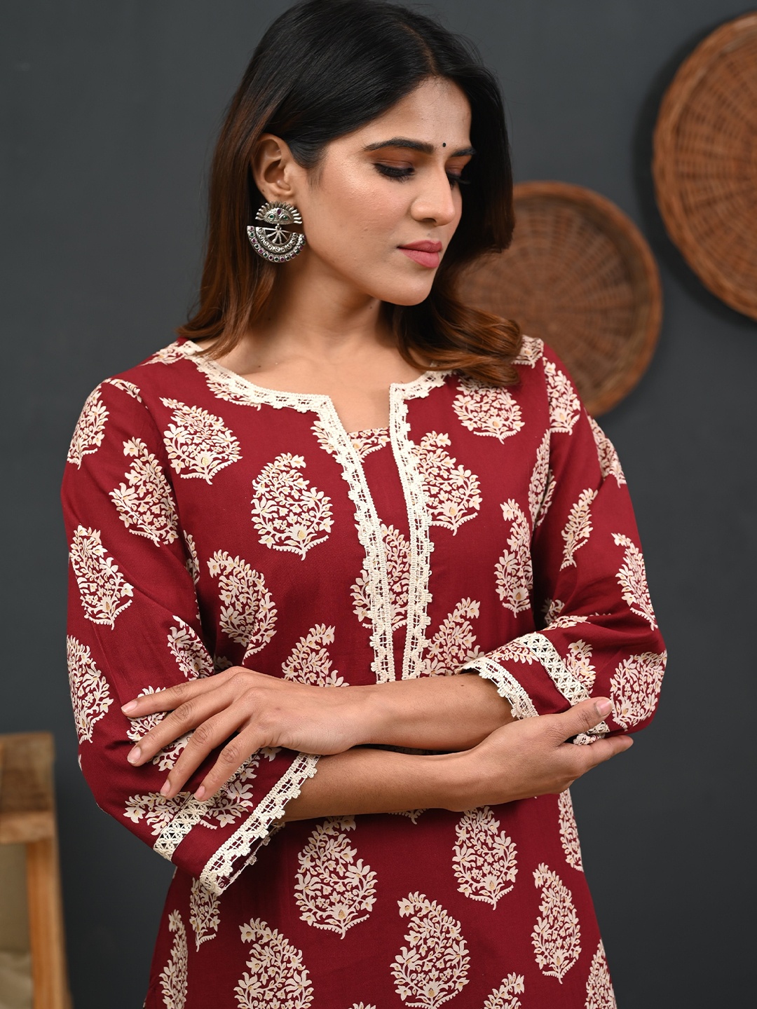 

Rimeline Floral Printed Notch-Neck Straight Kurta, Maroon