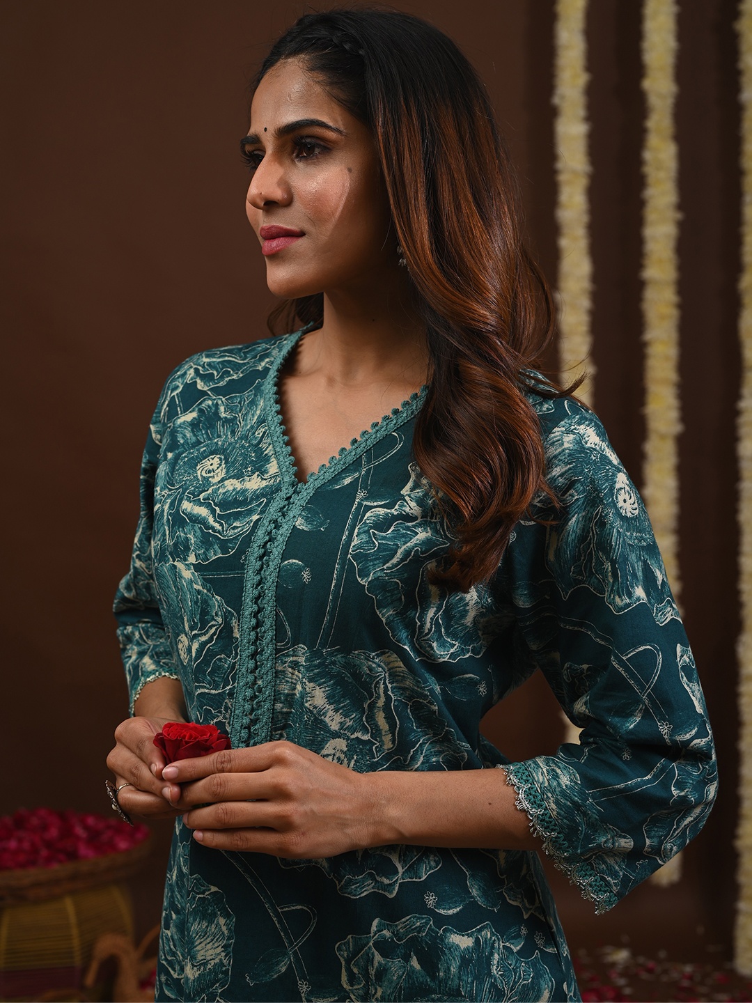 

Rimeline Floral Printed V-Neck Straight Kurta, Green