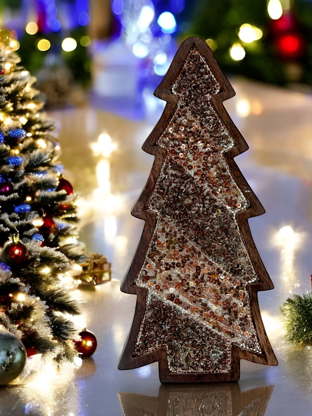 

Hind Decor Black and Brown Wooden Christmas Tree Curio Showpiece