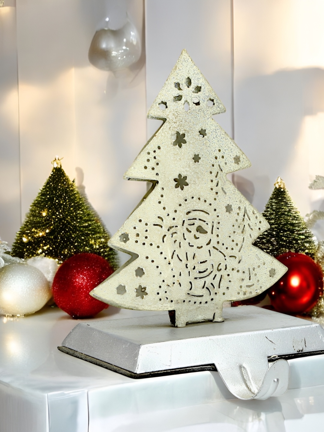 

Hind Decor White Christmas Tree-Shaped Stocking Holder