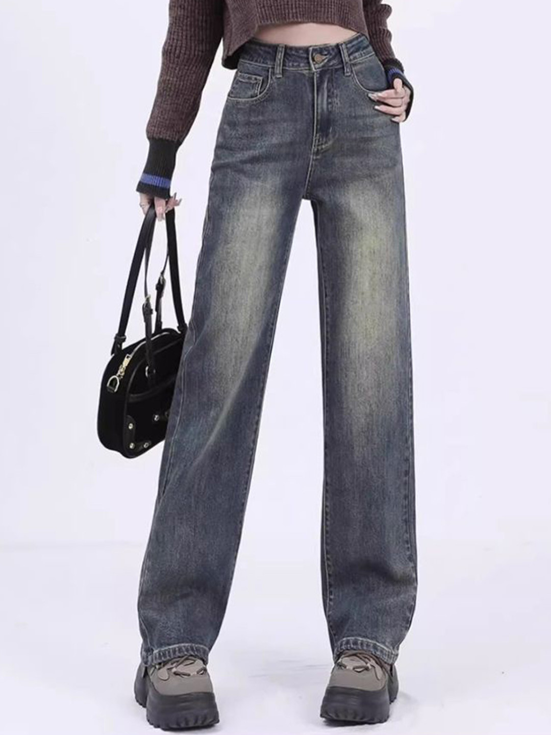 

StyleCast Women Straight Fit Light Fade Mid-Rise Jeans, Blue