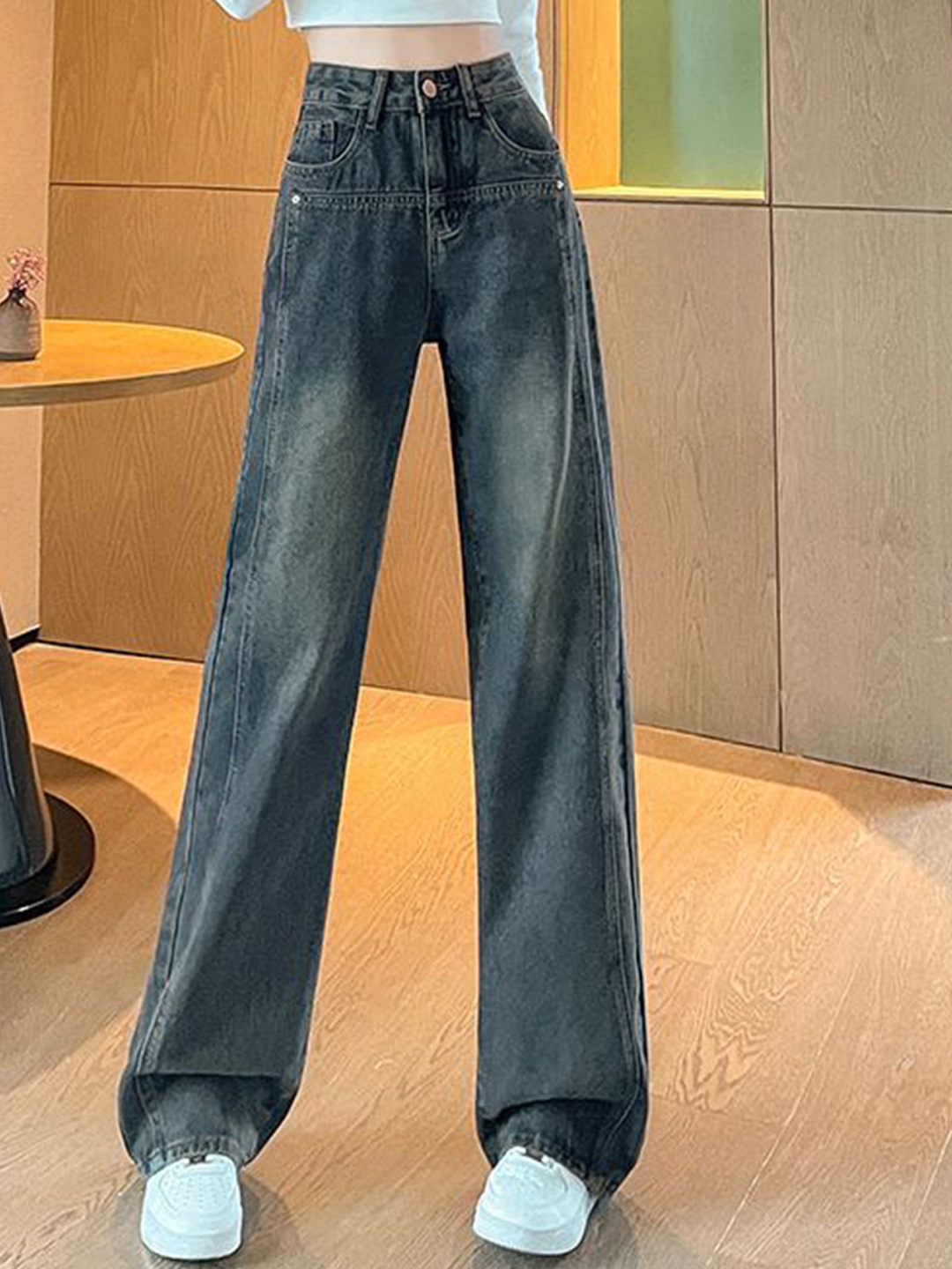 

StyleCast Women Light Fade Mid-Rise Jeans, Blue