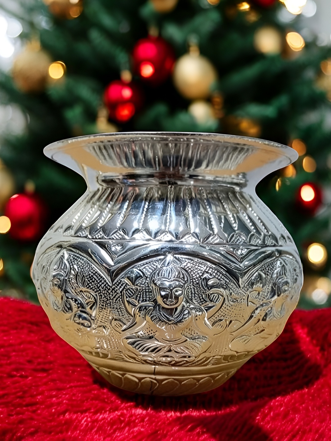 

Sigaram Silver-Toned Textured German Silver Lakshmi Kalash, Grey