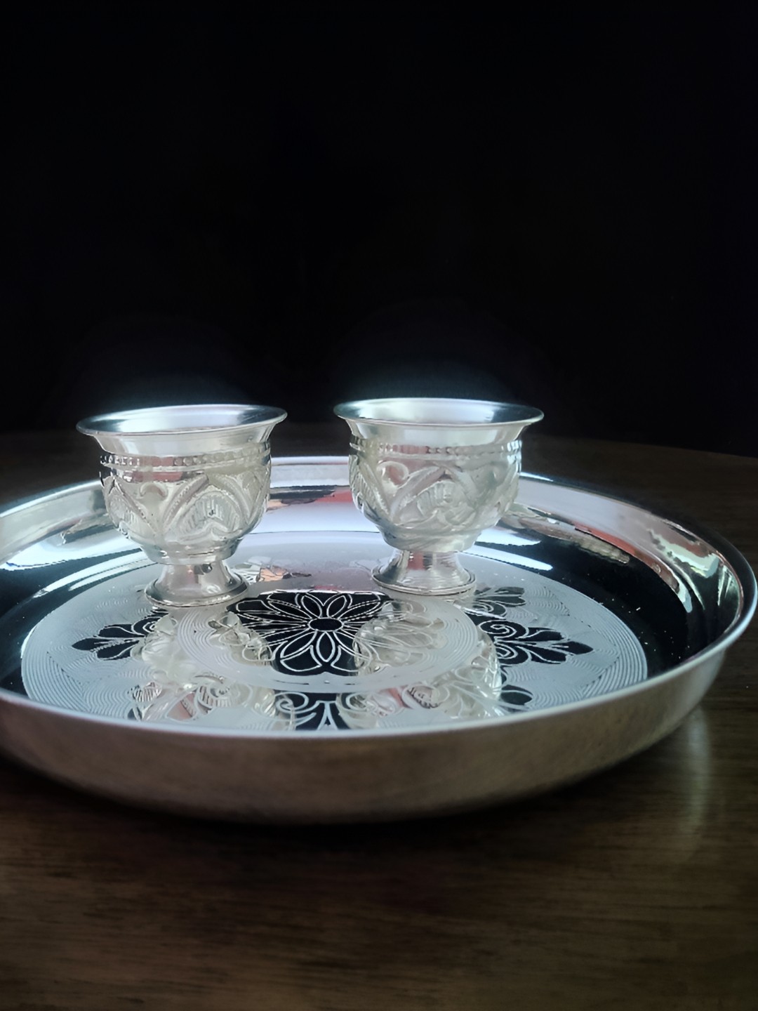 

Sigaram Pooja Articles Silver-Toned Textured Plate & Kum Kum Cup