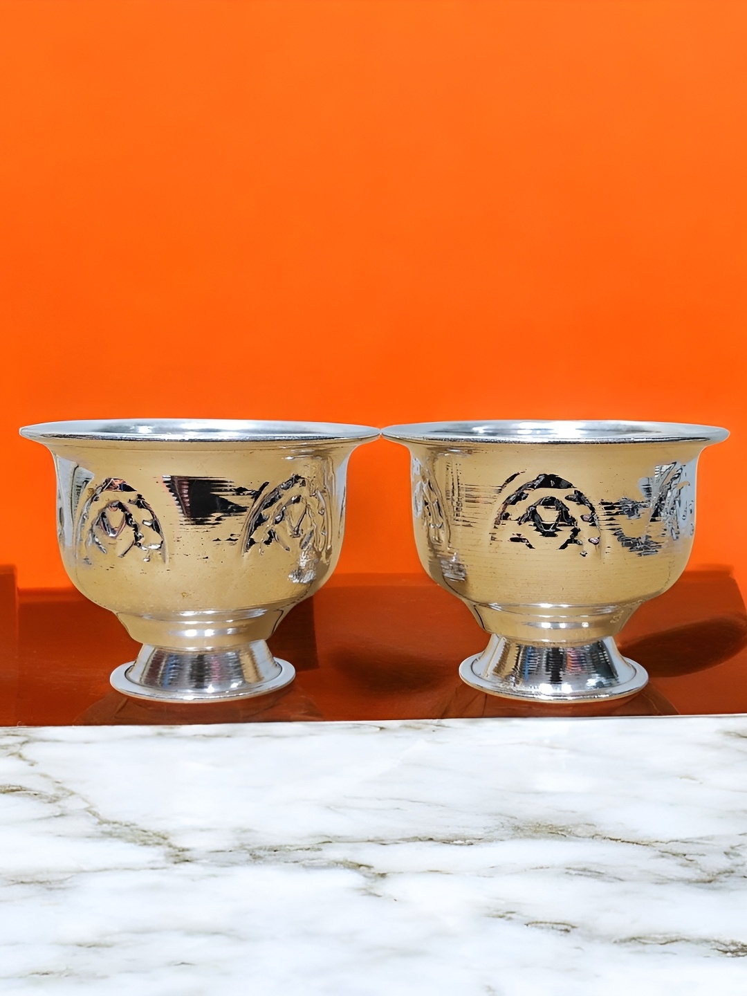 

Sigaram Silver Toned 2 Pcs Textured Kum Kum Bharani Cups
