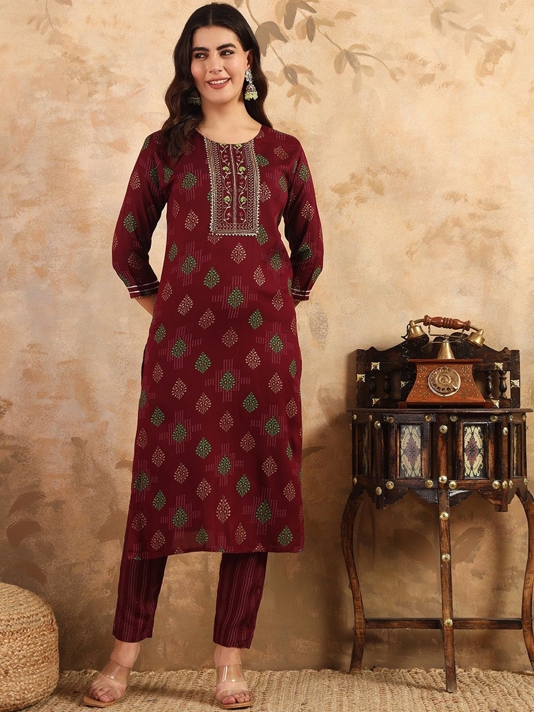 

ARADHNA Floral Sequinned Embroidered Round Neck Straight Kurta With Trouser, Maroon