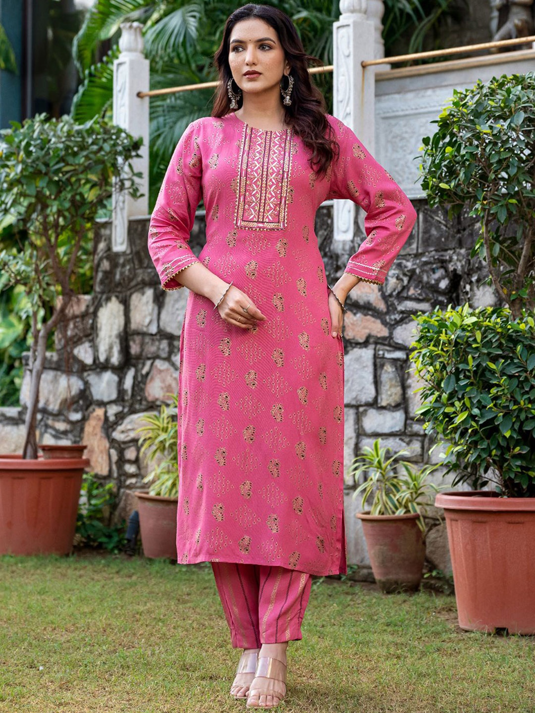

ARADHNA Ethnic Motifs Printed Gotta Patti Embellished Straight Kurta With Trouser, Pink