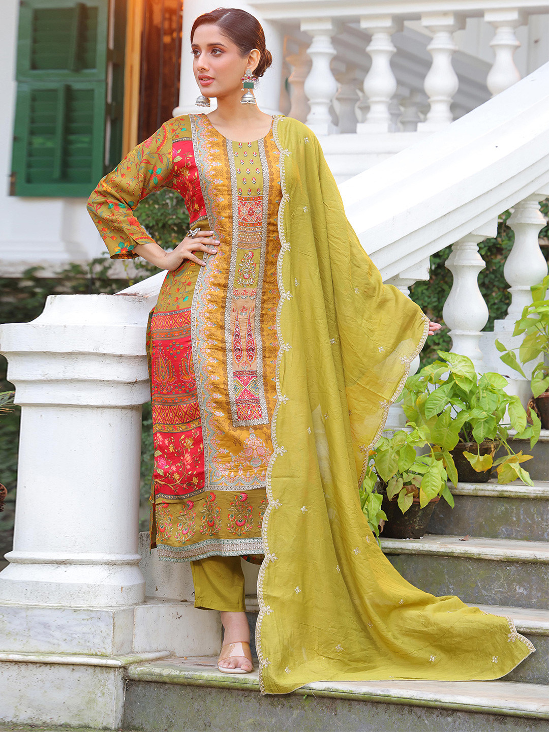 

Anouk Green Floral Printed Straight Kurta With Trousers And Dupatta