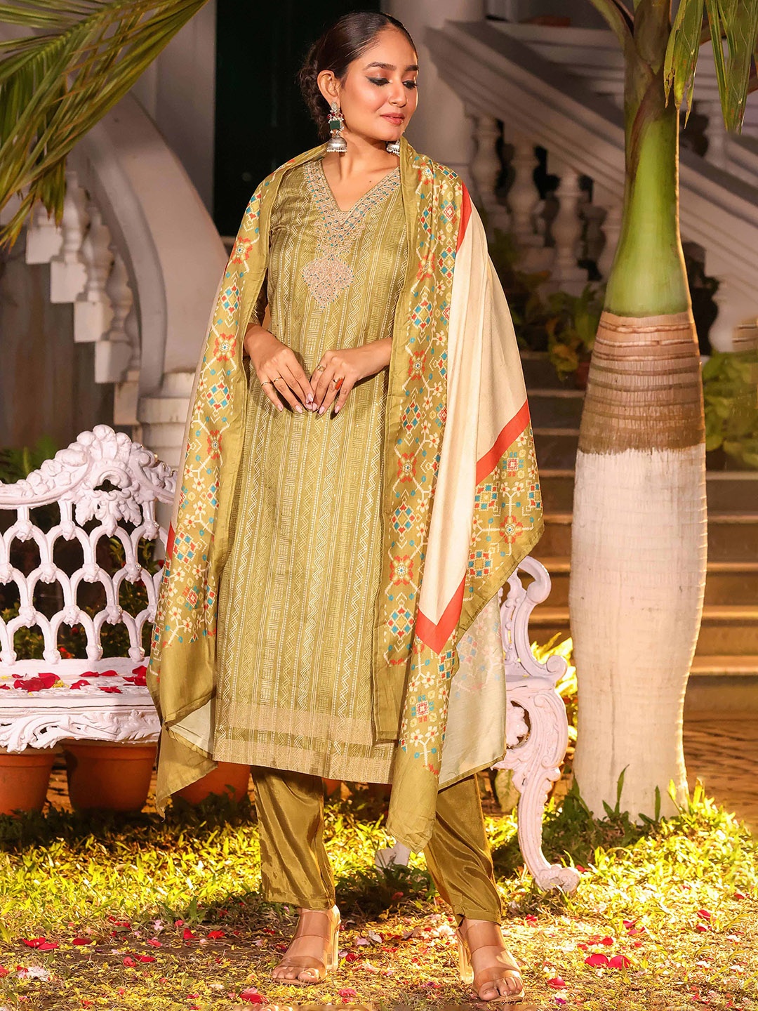 

Anouk Green Geometric Embroidered V-Neck Straight Kurta With Trousers And Dupatta