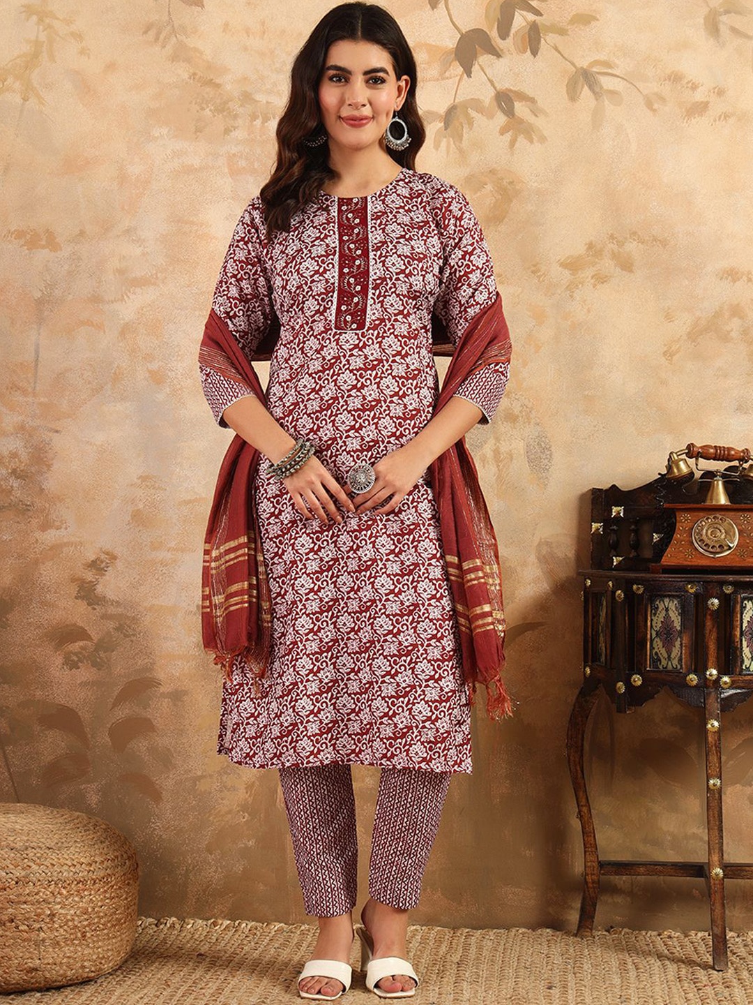 

ARADHNA Ethnic Motifs Printed High Slit Thread Work Kurta With Churidar & Dupatta, Maroon