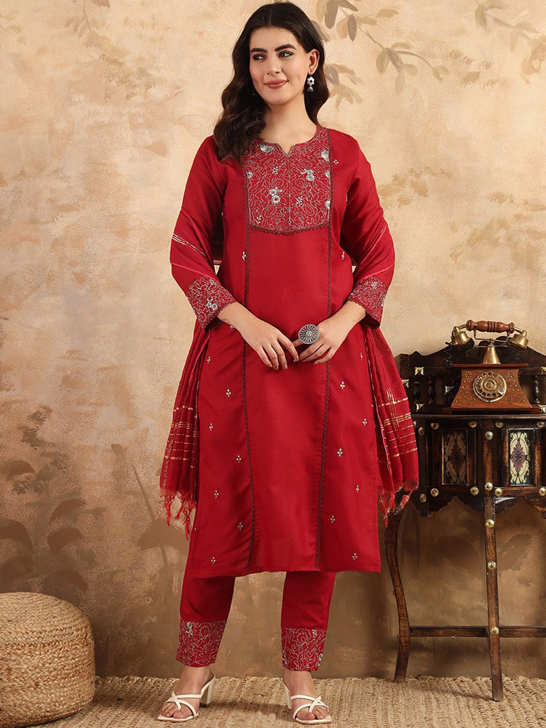 

ARADHNA Floral Embroidered Zari Work Notch-Neck Kurta With Trouser & Dupatta, Maroon