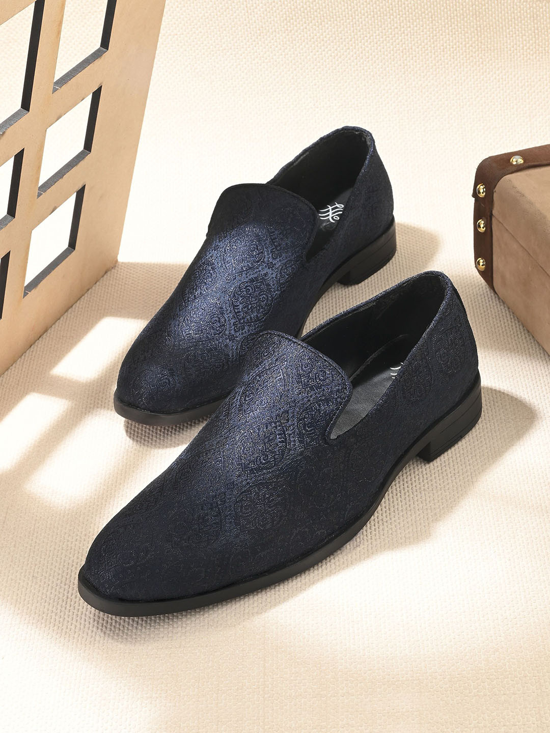 

House Of Pataudi Men Embroidered Casual Slip On Mojaris, Blue