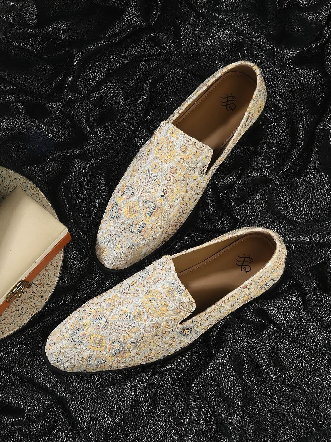 

House Of Pataudi Men Embroidered Casual Slip On Mojaris, Beige