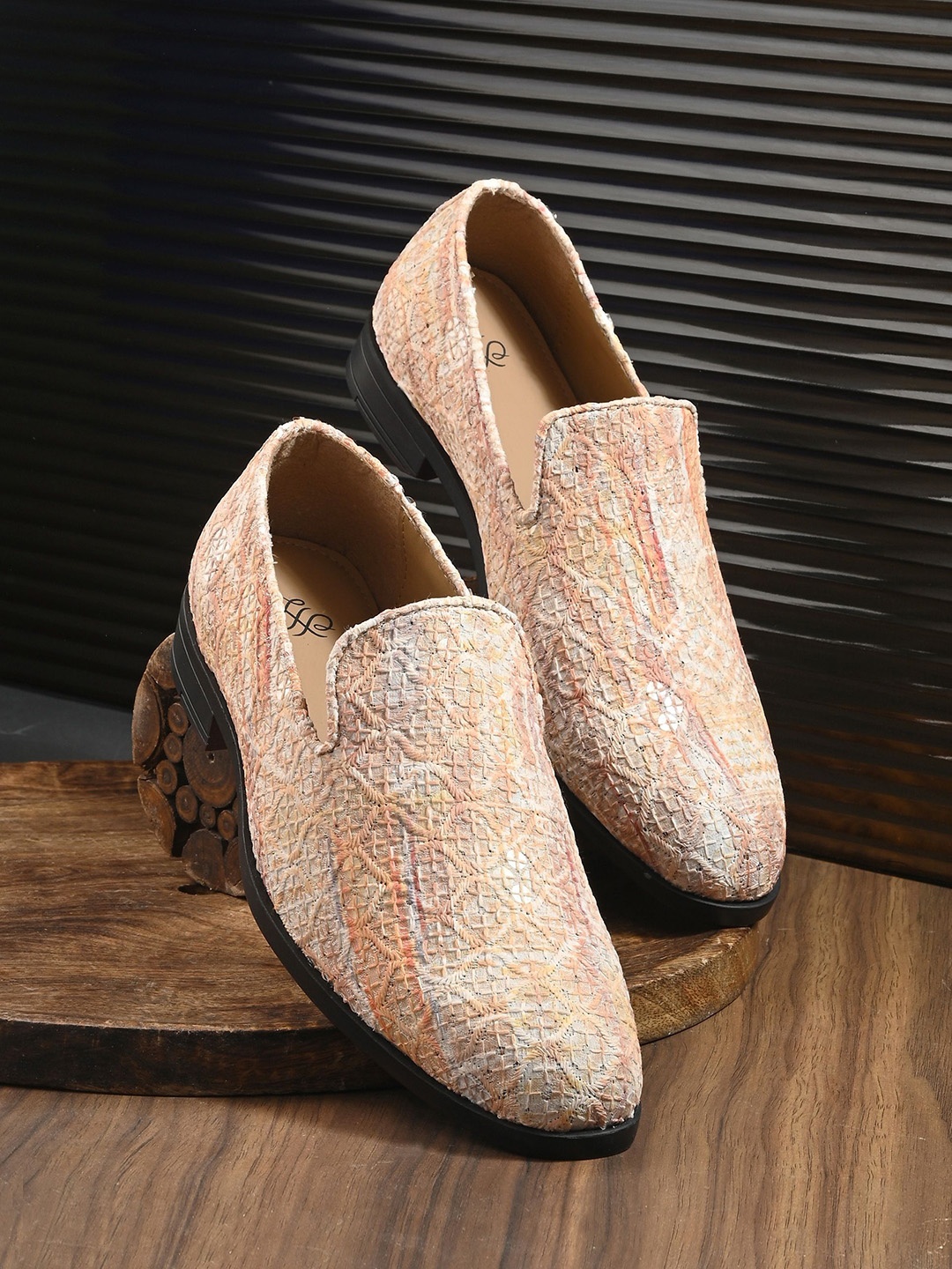 

House Of Pataudi Men Embroidered Casual Slip On Mojaris, Orange