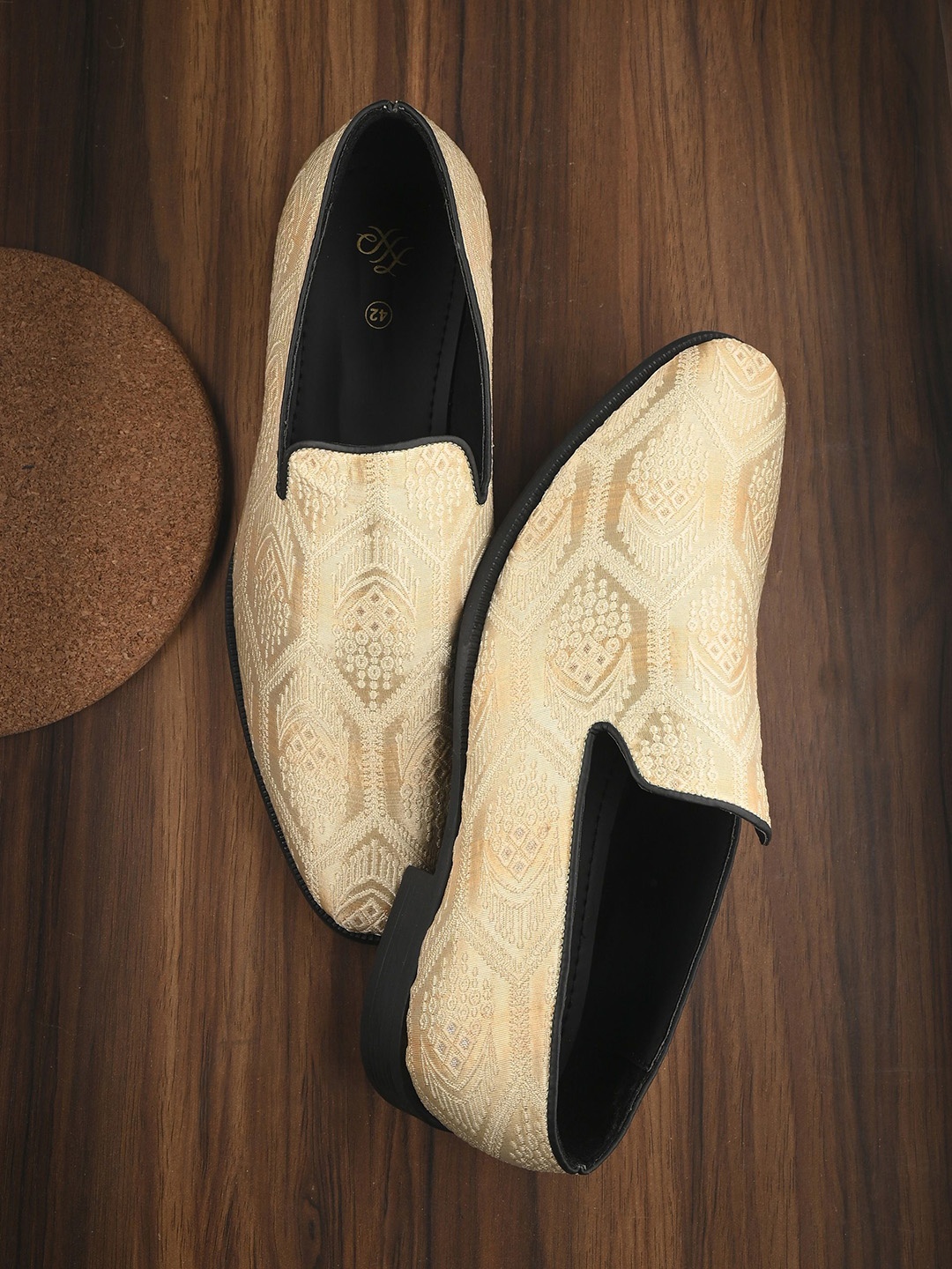 

House of Pataudi Men Embroidered Casual Mojaris, Beige