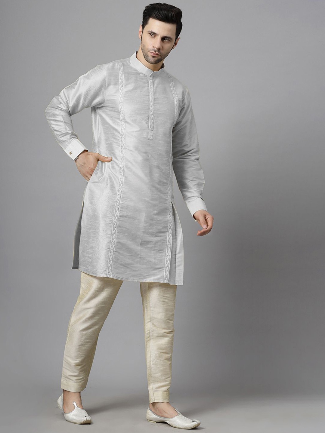 

Utsav Fashion Men Embroidered High Slit Sequinned Kurta with Trousers, Grey