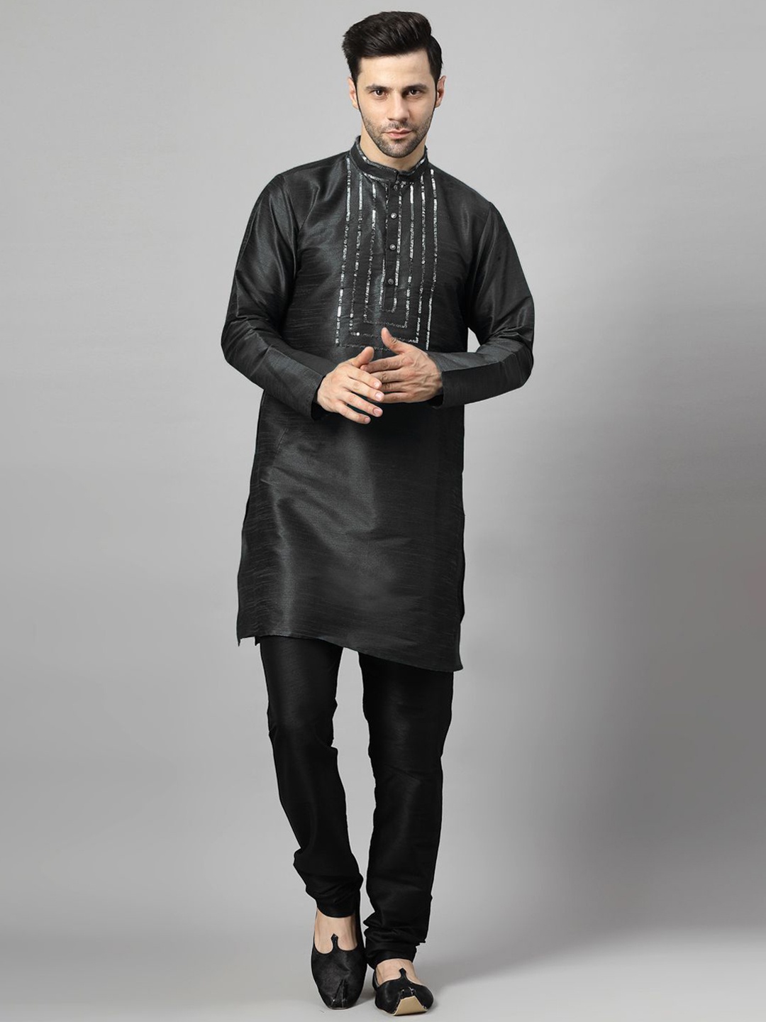 

Utsav Fashion Men Ethnic Motifs Yoke Design Regular Sequinned Kurta with Churidar, Black