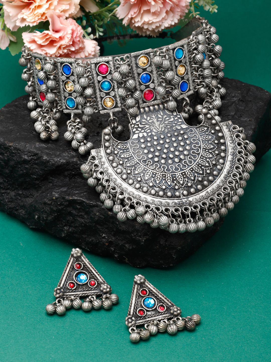 

Moedbuille Silver Plated Crystals Stones & Ghungroo Tribal Pendant Oxidised Jewellery Set
