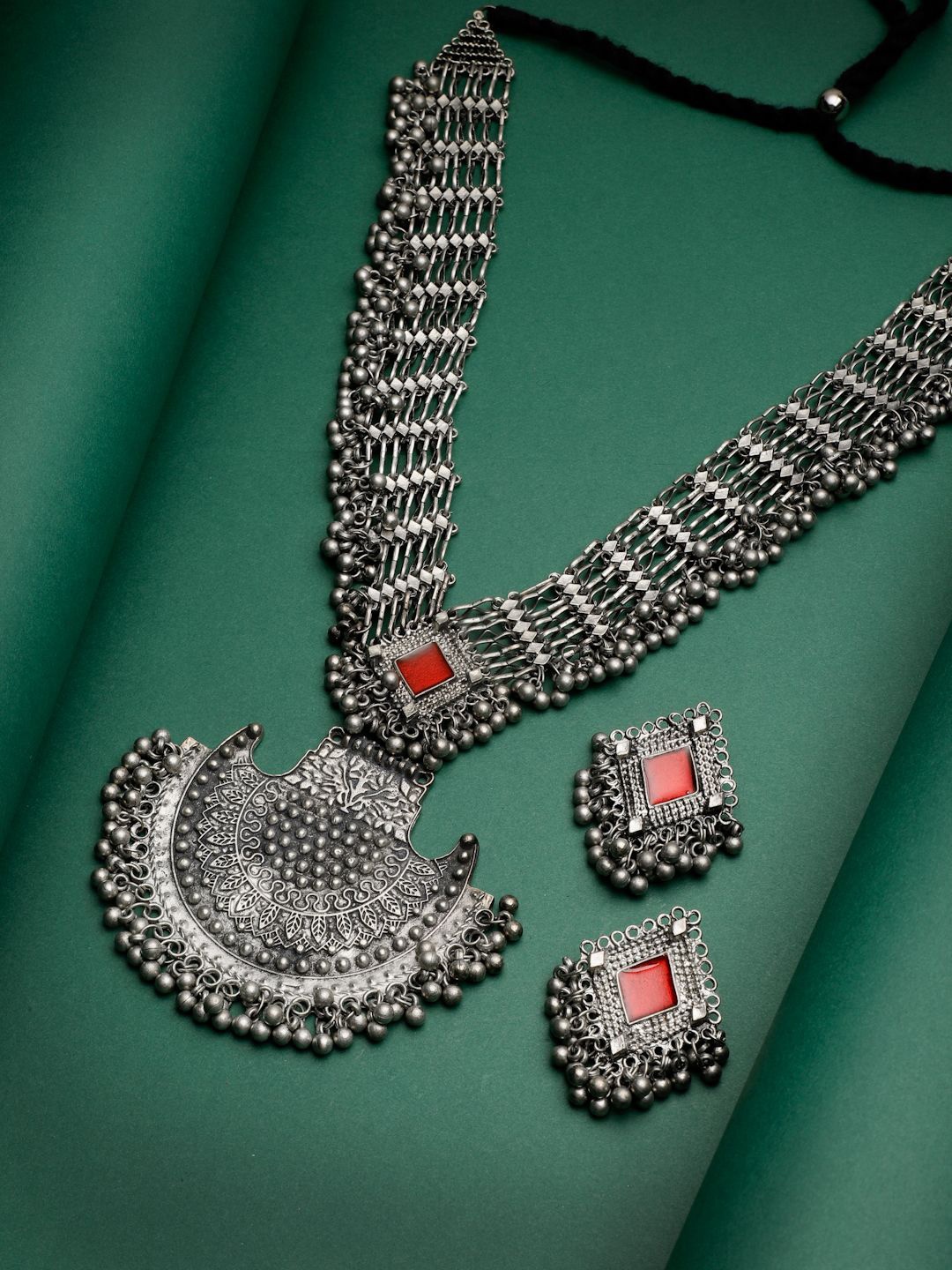 

Moedbuille Silver-Plated Meenakari Stone-Studded Antique Filigree Tribal Jewellery Set