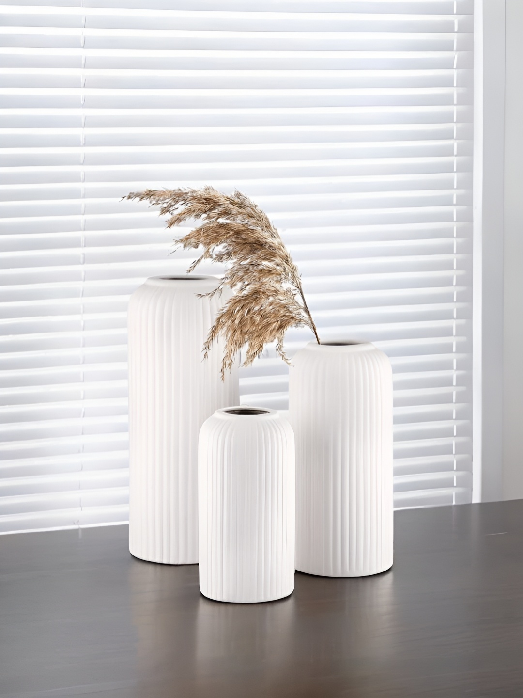 

The Decor Lane White 3 Pieces Textured Decorative Ceramic Flower Vases