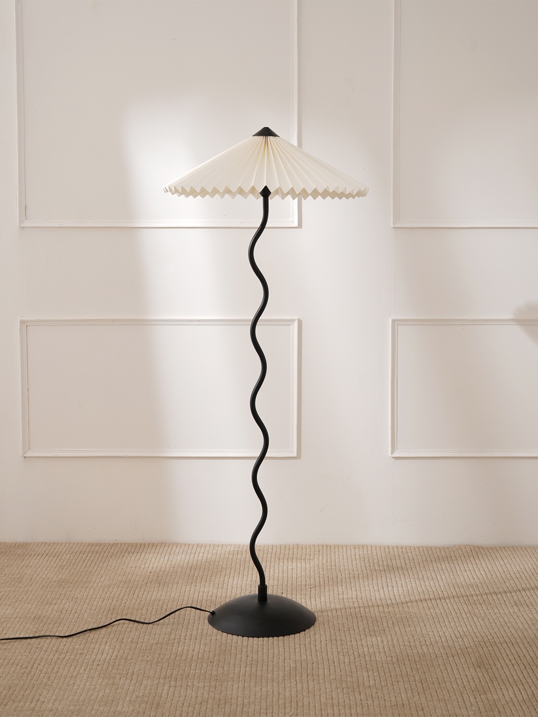 

FIG Wavy Floor Lamp, Off white