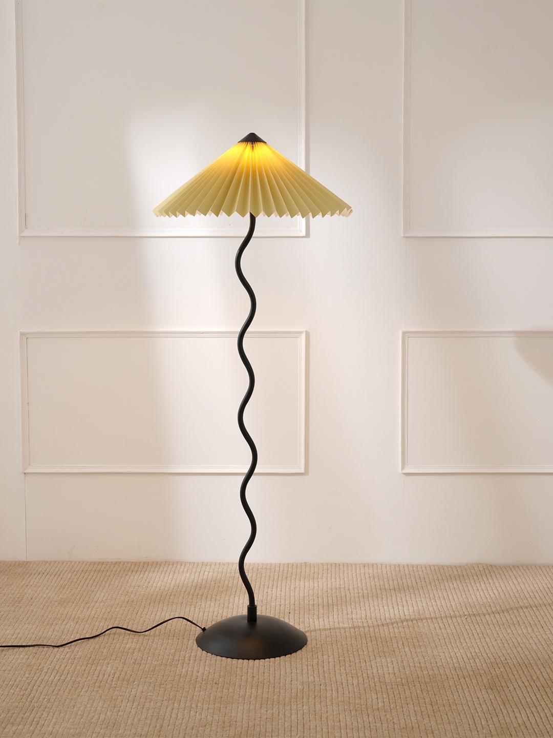 

FIG Wavy Floor Lamp, Olive