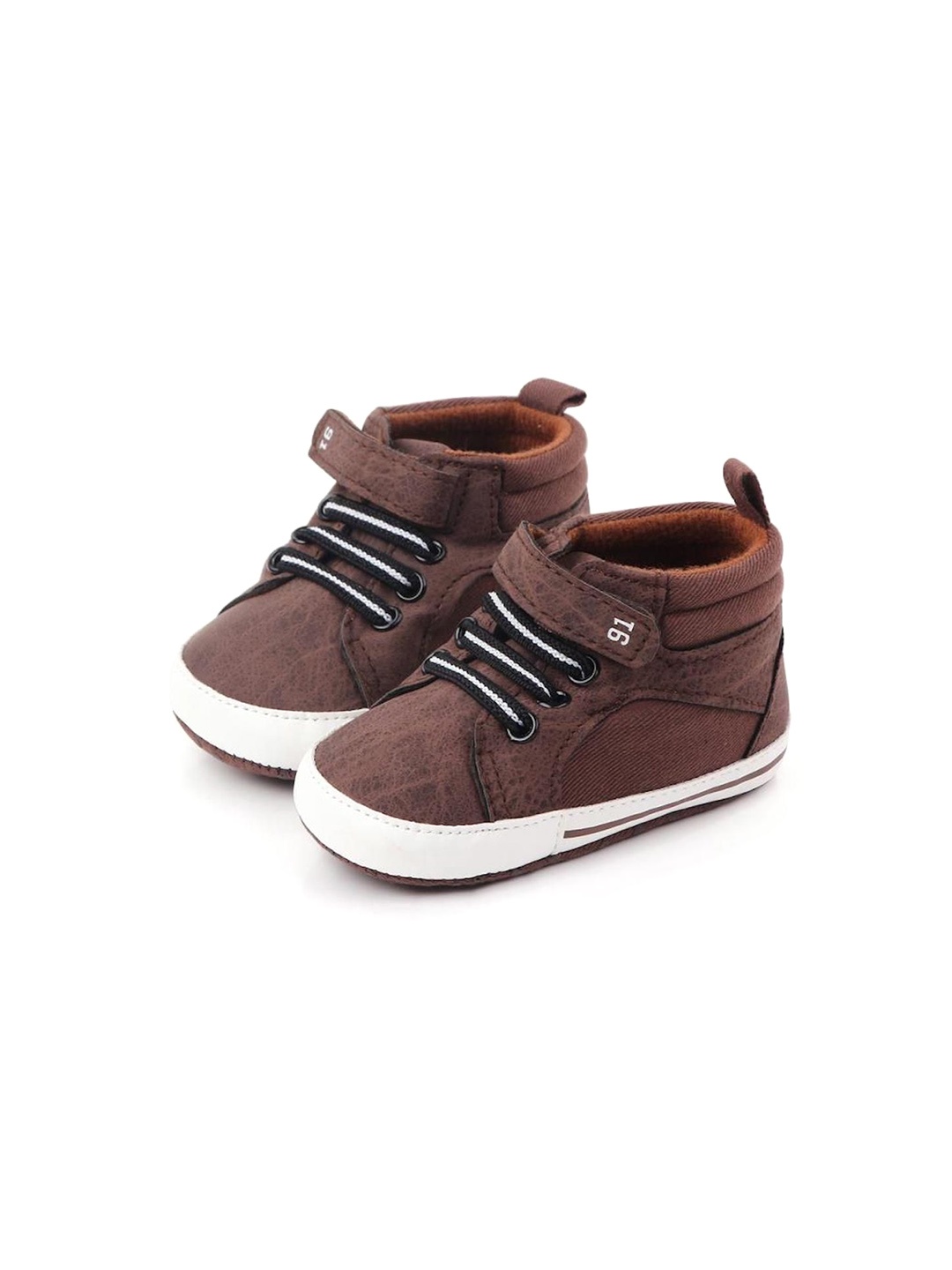 

Tricycle Clothing Boys Woven Design Round Toe Sneakers, Burgundy