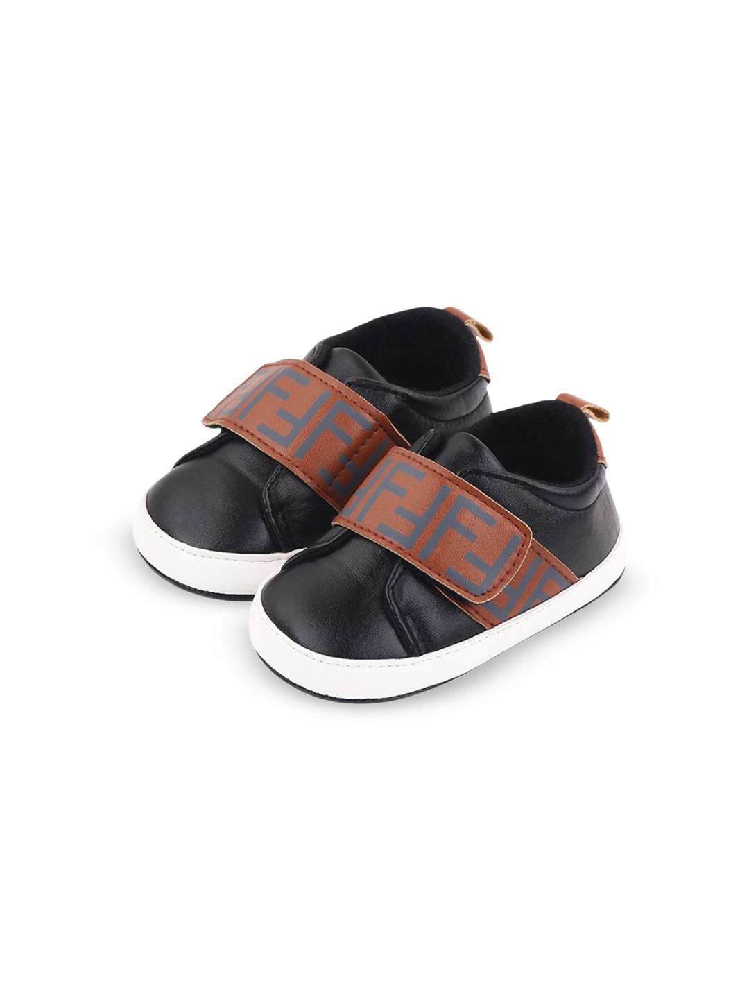 

Tricycle Clothing Boys Colourblocked Velcro Sneakers, Black