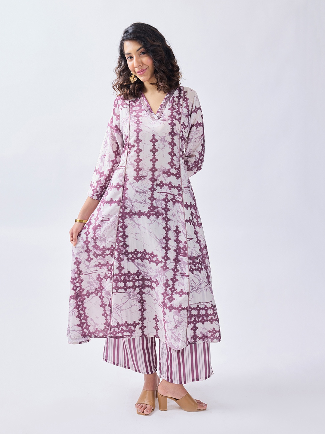 

TOOCHKI Geometric Printed Panelled V-Neck A-Line Kurta With Palazzos, Off white