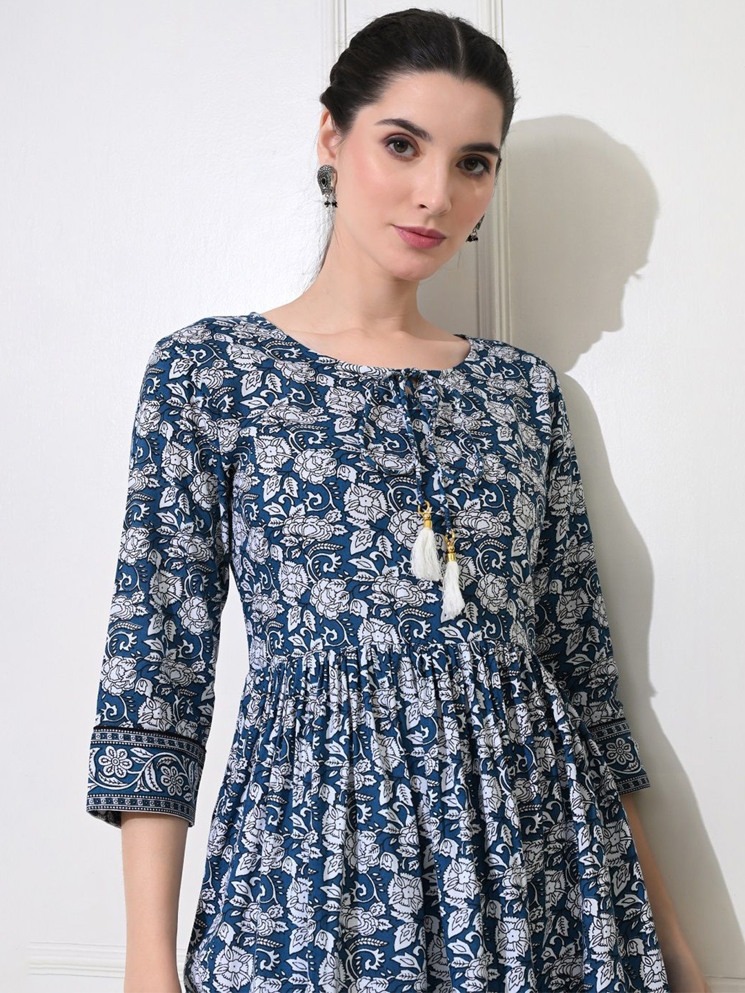 

METAFAB Floral Printed Keyhole Neck Anarkali Short Kurti, Blue