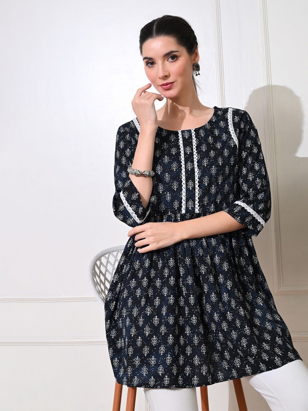 

METAFAB Floral Printed Round Neck Anarkali Short Kurti, Navy blue